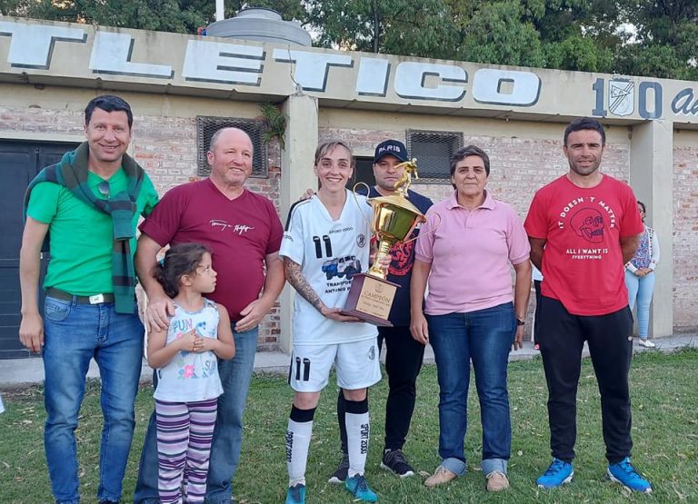 En Carlos Casares se hizo un reconocimiento al equipo femenino que fue Campeón