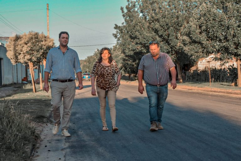 En Dudignac se asfaltaron seis cuadras con calles de tierra