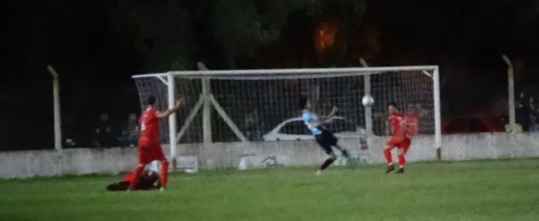 Agustín Álvarez goleó al ‘Santo’ y es único puntero