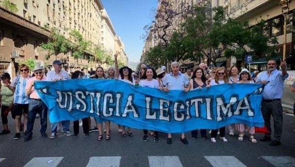 Marcha a la Corte suma Ministros y funcionarios
