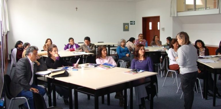 Más de 20 mil docentes bonaerenses comenzaron hoy los cursos de formación en servicio