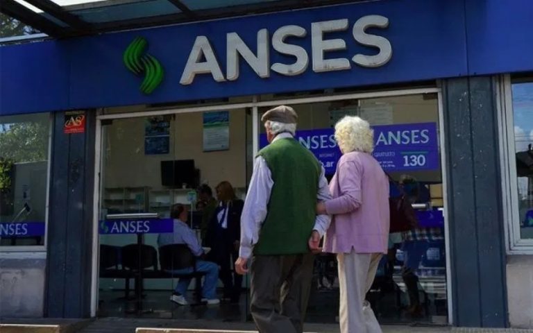 El Gobierno oficializó una suba del 1,88% a jubilaciones, pensiones y asignaciones familiares