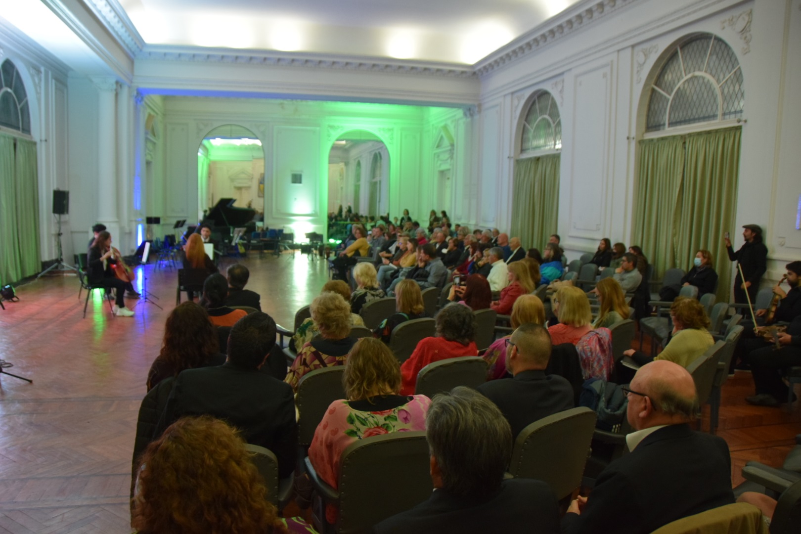 El Salón Blanco se vistió de un espectáculo de jerarquía Cadena Nueve