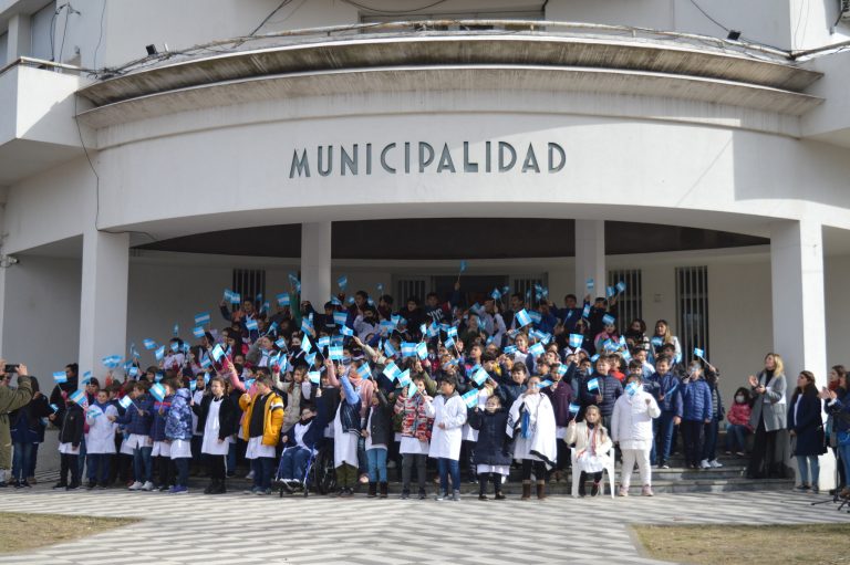 ¿Cómo festejaron los municipios el Día de la Bandera?