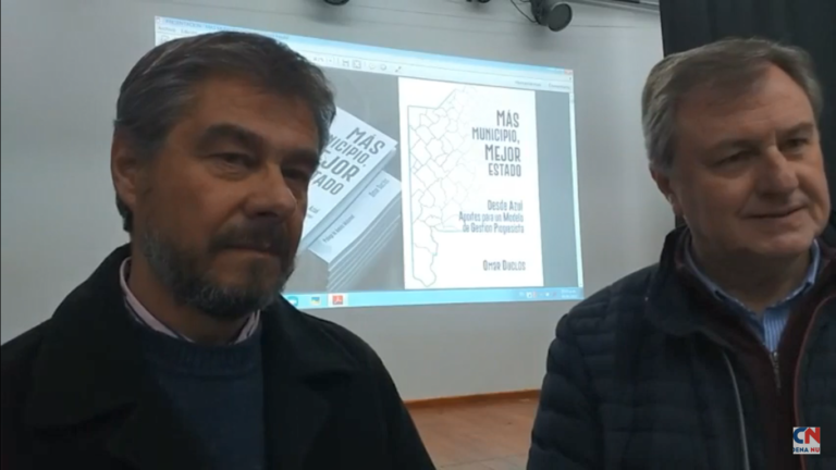 El ex intendente de Azul Omar Duclós presentó el libro ‘Más municipio, mejor Estado’