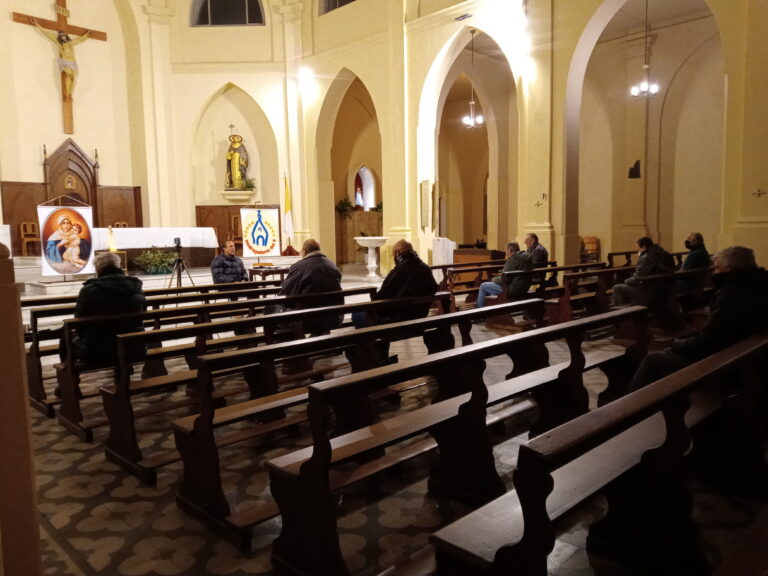 Los Madrugadores del 9 oraron por la Virgen del Carmen y la Rosa Mística