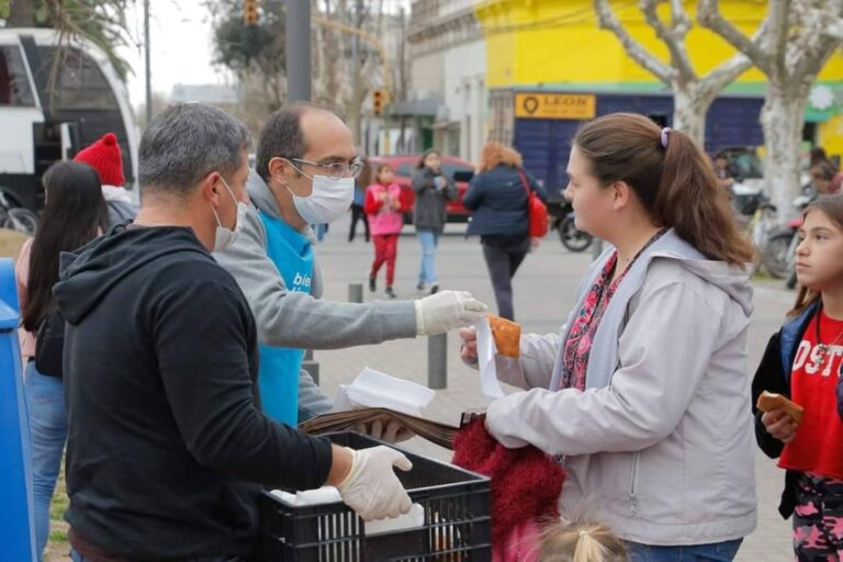 Repartieron más de 13 mil tortas fritas: Bolívar celebró el día del amigo