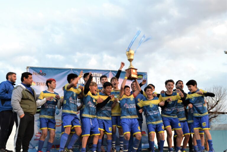 El equipo infantil de Once Tigres se coronó con la Copa Sanmartiniana