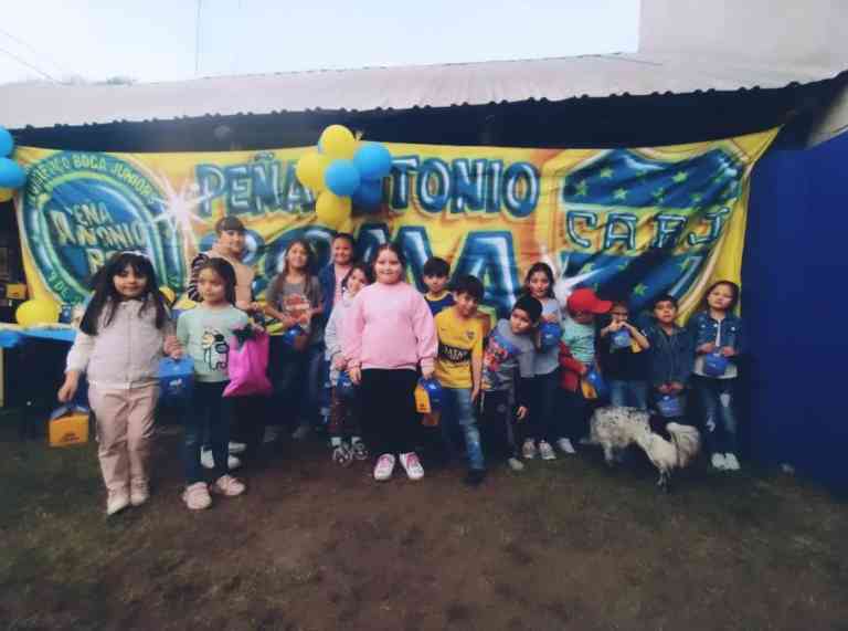 La Peña Antonio Roma realzó el Día de la Niñez de azul y amarillo