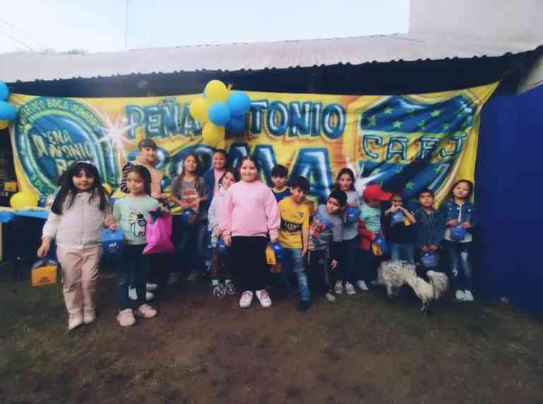 La Peña Antonio Roma realzó el Día de la Niñez de azul y amarillo