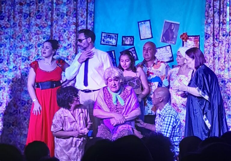 Teatro: Últimas funciones de ‘Esperando la Carroza’ en la Biblioteca José Ingenieros