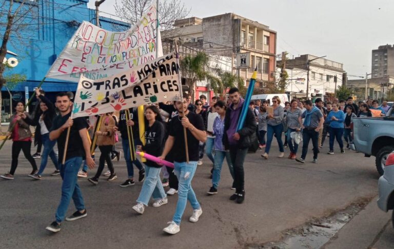 Los lápices siguen escribiendo: Primera marcha estudiantil en Nueve de Julio