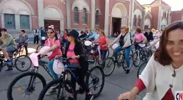 Bicicleteada solidaria para la toma de conciencia de la lucha contra el cáncer de mama