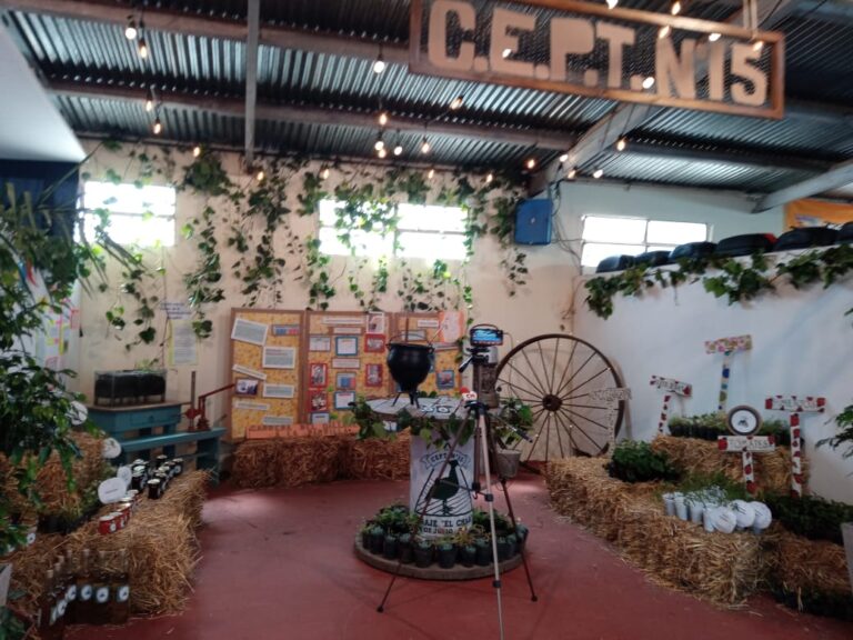 La agricultura familiar se promocionó desde el stand del CEPT N°15 ‘El Chajá’