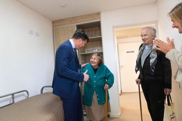 El intendente de General Viamonte inauguró una residencia para personas mayores