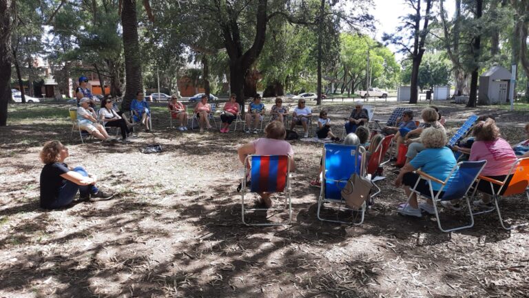 En el Parque nuevejuliense continuó el Conversatorio para Mujeres mayores de 60 años