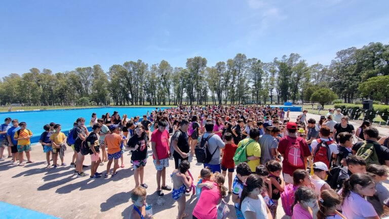 Carlos Casares: Más de 600 niñas y niños disfrutan de la pileta