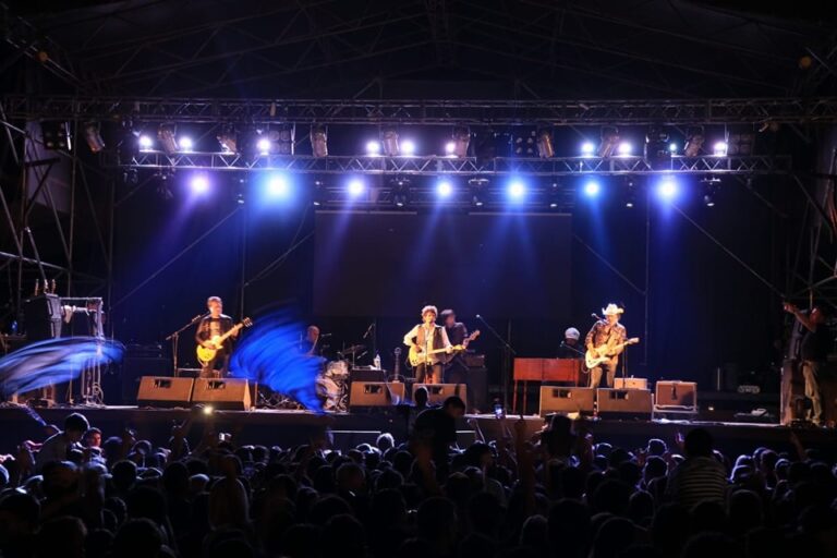 Junín: El ‘Actitud Rock & Bike’ saltó y cantó con Los Guasones