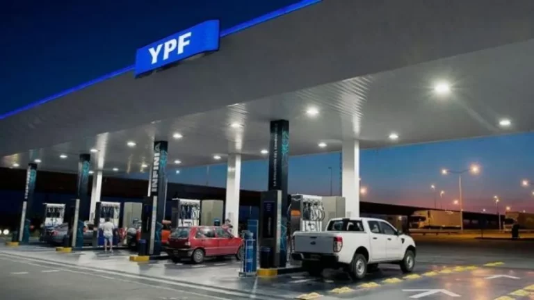 YPF bajará 4% los precios de la nafta y el gasoil desde el 1° de mayo