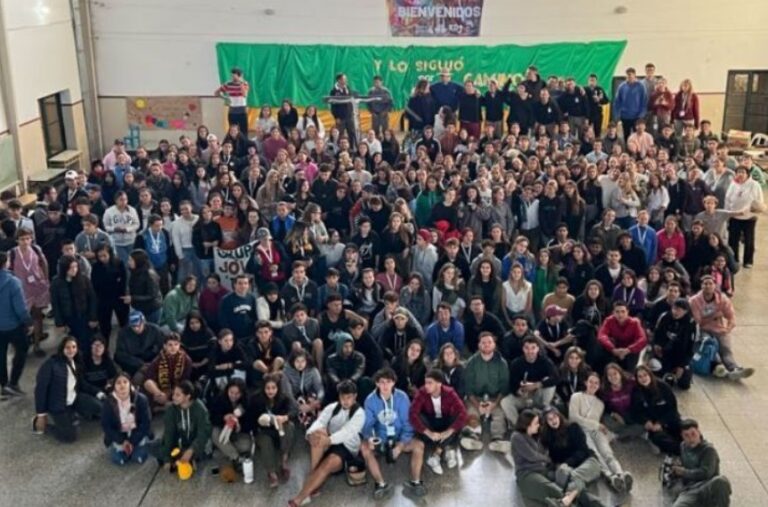 Más de 320 jóvenes celebraron la Pascua en Henderson