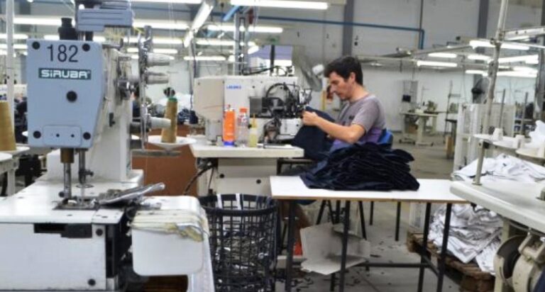 El Gobierno fijó el nuevo salario mínimo: llegará a $437.000 en abril de 2027