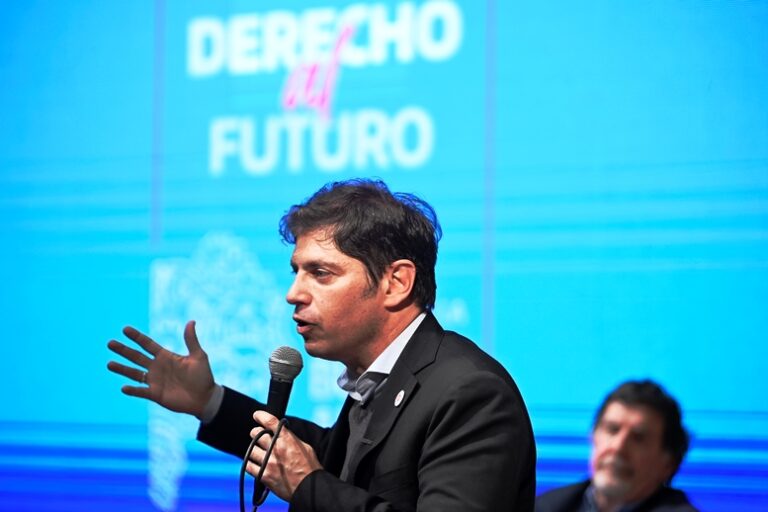 Kicillof responde a Milei sobre la planta de GNL en Bahía Blanca: “irresponsable” y “trasnochado”