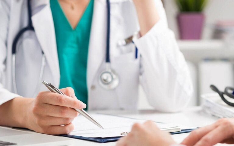 Las matrículas de los profesionales de salud ya no tendrán vencimiento