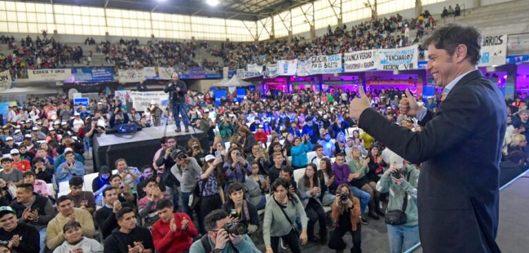 Kicillof anunció la implementación del Boleto Estudiantil para el nivel terciario