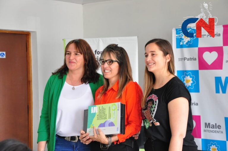 Se entregaron tablets a las Promotoras de Género y Diversidad