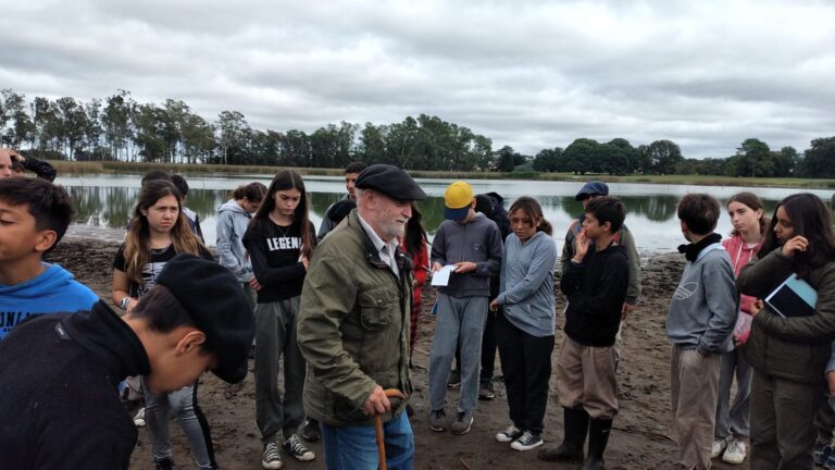 Roberto Castro impulsó un trabajo arqueológico conjunto entre docentes y alumnos de la Escuela Inchausti