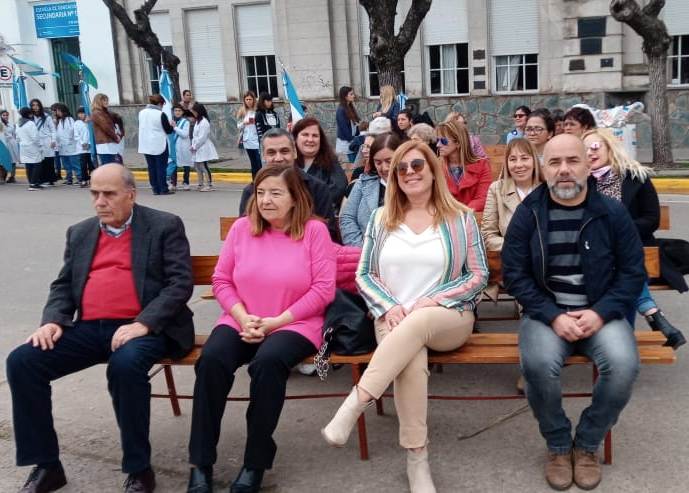 Día del Maestro: Acto oficial frente al busto de Domingo Faustino Sarmiento