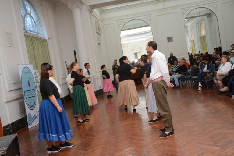 En el salón Blanco municipal se disfruta de la 30° edición del Festival ‘Cla-Lafquen’