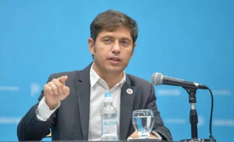 Kicillof oficializó el fondo para que intendentes paguen el bono de aumento a los municipales