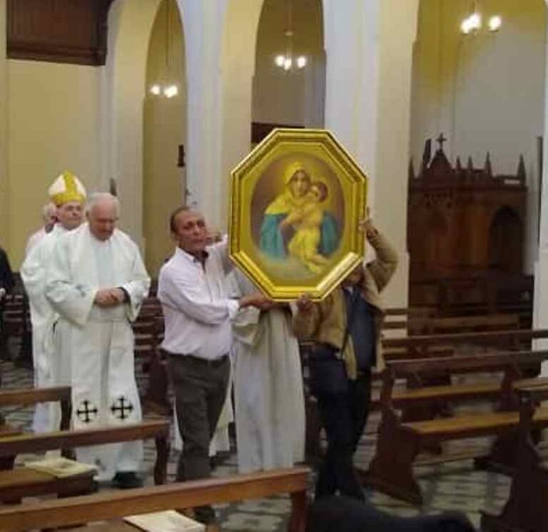 El obispo nuevejuliense entronizó a la Virgen de Schoenstatt en la catedral