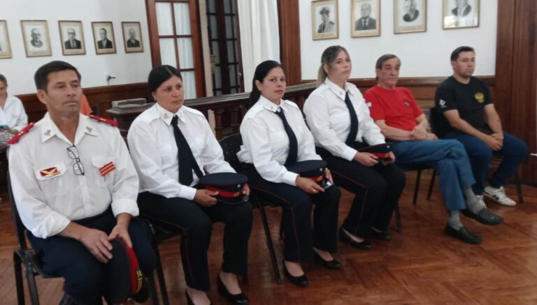 El Concejo Deliberante hizo un homenaje a tres bomberas voluntarias de Dudignac