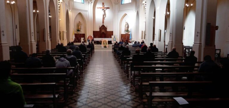 Más de 50 Madrugadores rezaron el Rosario en la catedral nuevejuliense
