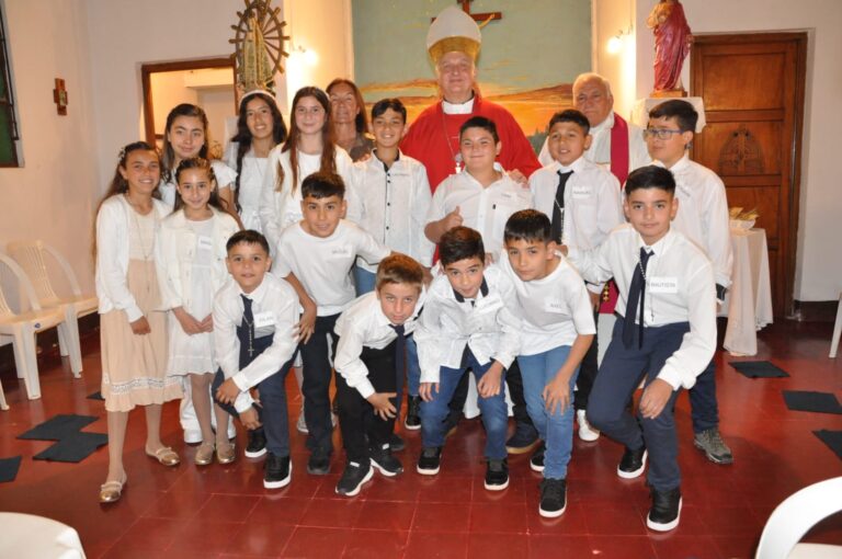 Niños y adolescente de Morea tomaron la Primera Comunión y fueron Confirmados