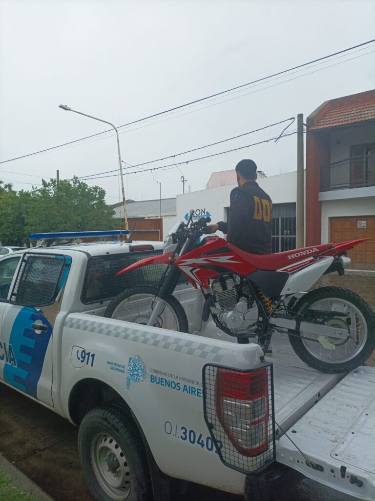 Roban una moto en un comercio acreditado y la policía la recupera de una casa de la ciudad
