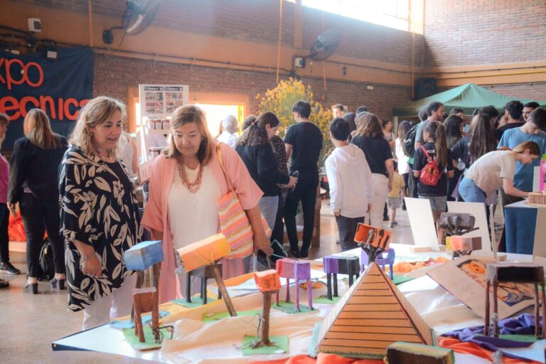 La Expo Técnica se desarrolla con el lema “Haciendo Educación en Democracia”