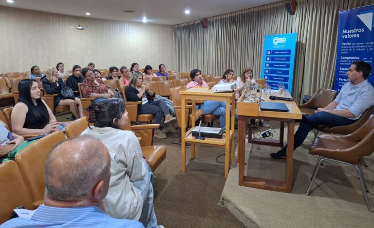 Rompiendo Moldes fue una jornada de información para mujeres sobre industria metalurgica