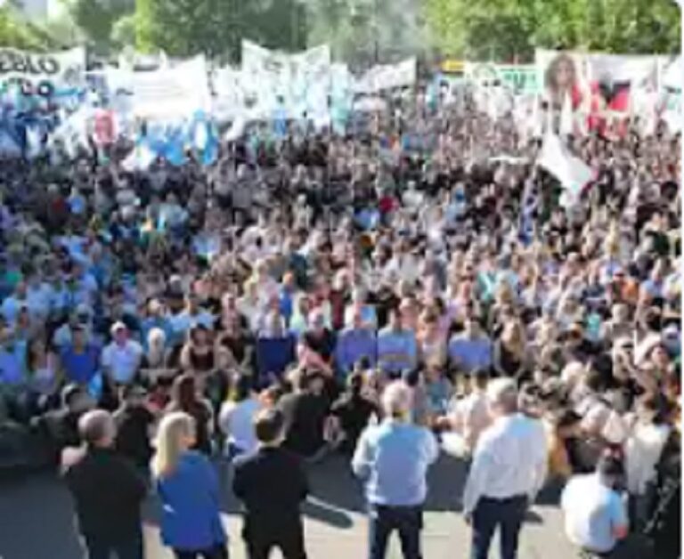 Kicillof: “Sigamos trabajando para construir el triunfo de Sergio Massa el 19 de noviembre”