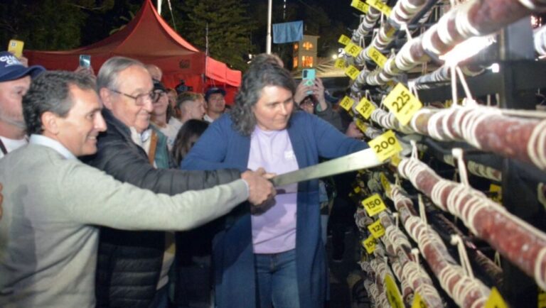 En Tandil se presentó el salame más largo del mundo
