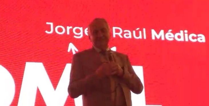 Gestos de gratitud y humildad de Jorge Médica en la celebración de 50 años de YOMEL