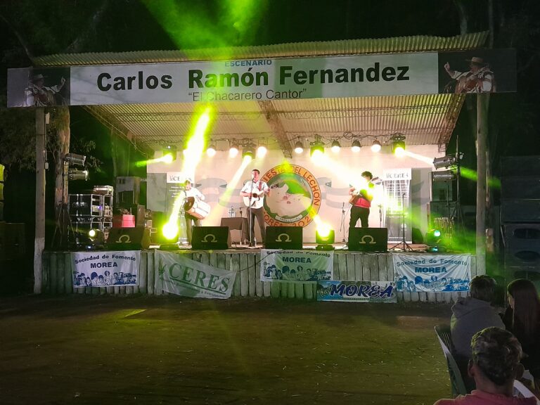 Reconocimiento en la segunda noche de la 14° Fiesta Provincial del Lechón en Morea