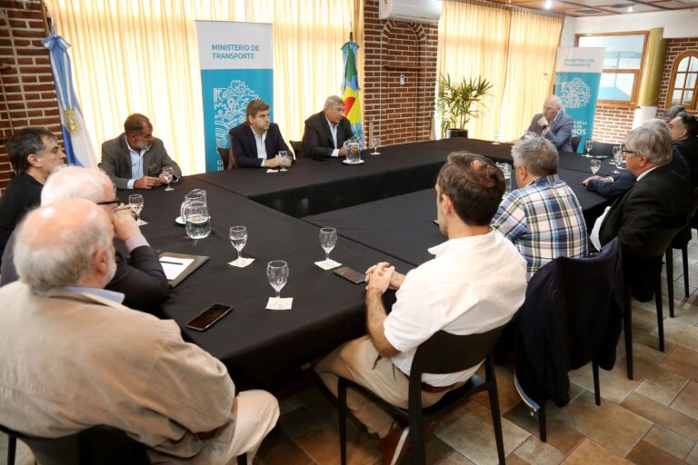 Empresas transportistas plantearon los fuertes aumentos del dólar y del combustible