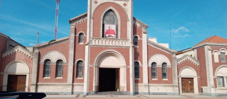 Beato Cardenal Pironio en el centro de las oraciones de los ‘Madrugadores del 9’ al rezar el Rosario