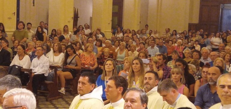 Una catedral colmada de asistentes aplaudió varias veces al beato Pironio