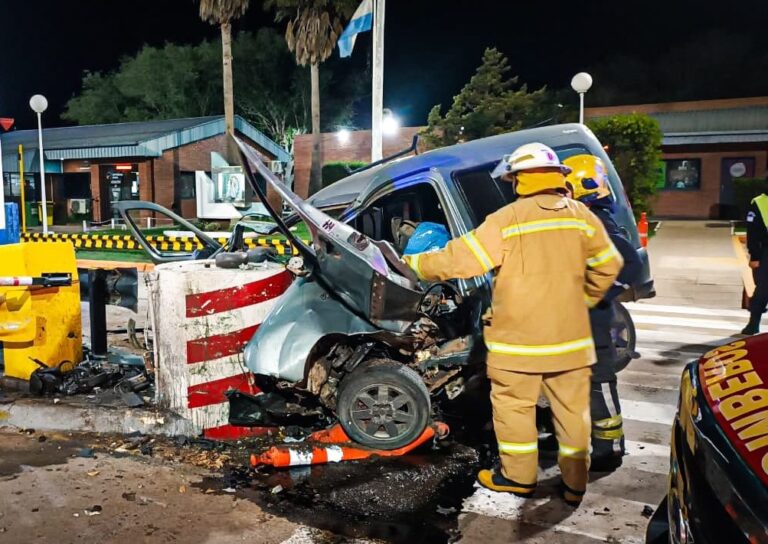 Un hombre murió luego de impactar en un pilar de seguridad en un peaje de la RN 5