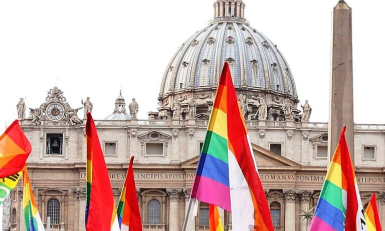 La iglesia autoriza a bendecir parejas en ‘situación irregular’ sin equipararlas al matrimonio