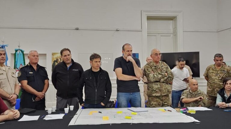 El gobernador Axel Kicillof encabeza en Bahía Blanca el comité de crisis distrital